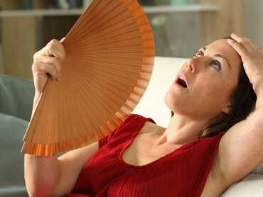How to Deal with Hot Flushes in the Summertime