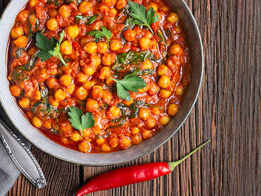 Quick Chickpea and Spinach Curry (featuring Biona Organic Chickpeas)