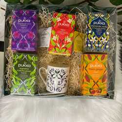 Tea hamper with mug