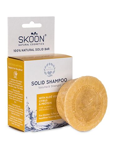 Skoon Solid Shampoo Bar Volume & Strength Sodium Coco-Sulfate, Citric Acid, Aloe Barbadensis Leaf Juice, Sodium C12-18 Alkyl Sulfate, Aqua, Butyrospermum Parkii Butter, Hydrolyzed Vegetable Protein, Citrus Aurantium Dulcis Peel Extract, Citrus Grandis Peel Extract, Helianthus Annuus Hybrid Oil, Hedychium Spicatum Extract, Prunus Armeniaca Fruit Extract, Daucus Carota Sativa Root Extract, Pyrus Malus Fruit Extract, Lavandula Angustifolia Flower Leaf Stem Exract, Simmondsia Chinensis Seed Oil, Plumeria Rubra Flower Extract, Rosmarinus Officinalis Leaf Extract, Vanilla Planifolia Fruit Extract, Capsicum Annuum Extract, Lithospermum Erythrorhizom Root Extract, Helianthus Annuus Seed Oil, Caprylic/Capric Triglycerides, Guar Hydroxypropyltrimonium Chloride, Parfum, Sodium Benzoate, Limonene, Citral, Linalool