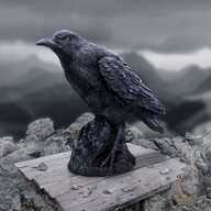 Figurine Raven Messenger