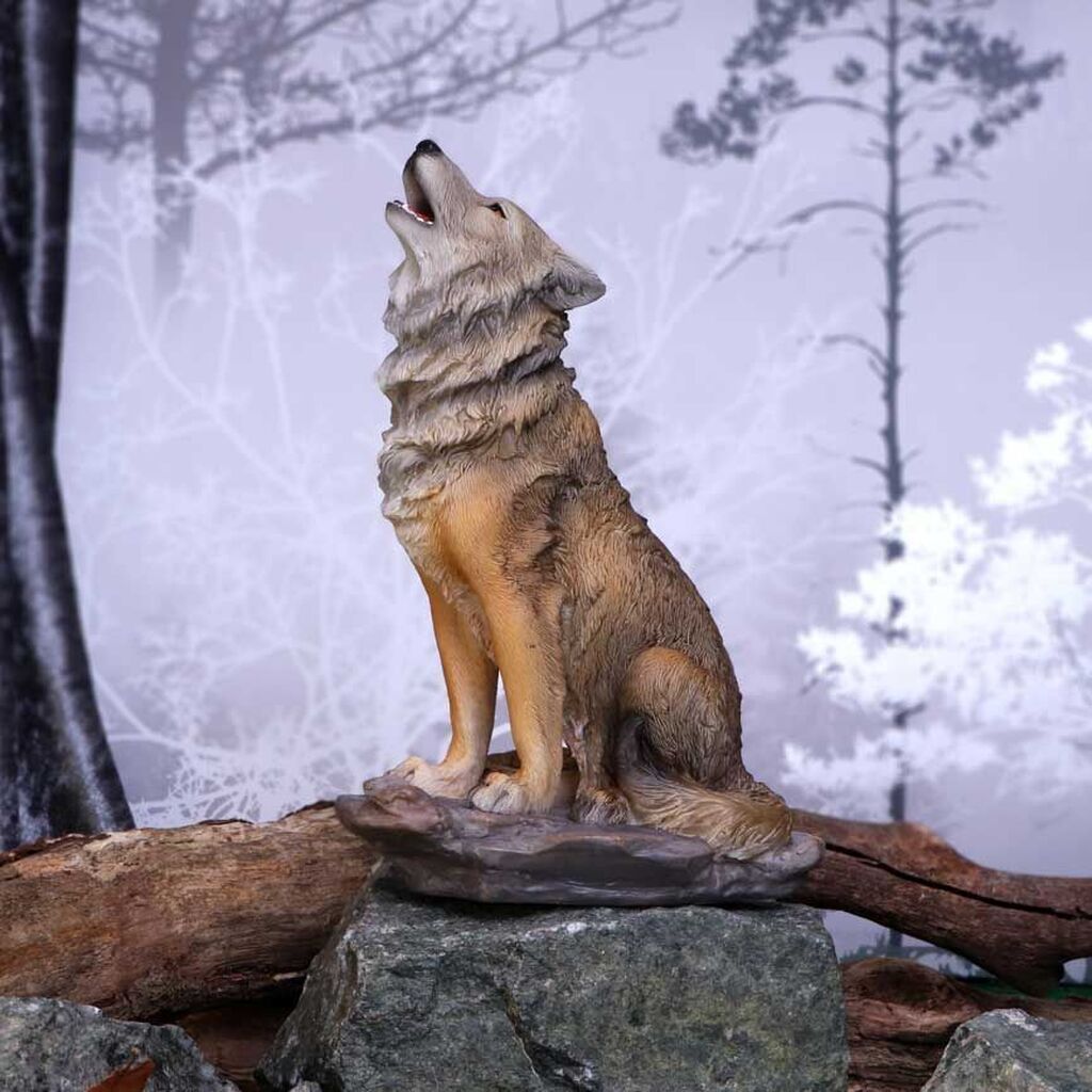 Wolf mountains cry figurine