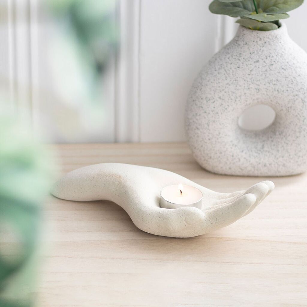 Open hand tea light