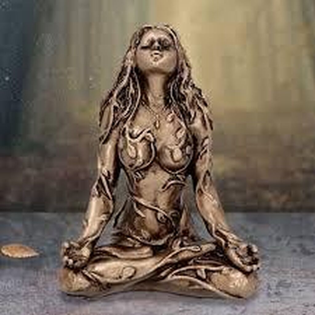 Gaia mini figurine