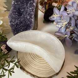 Crescent-moon-charging-bowl