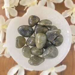 Labradorite-tumble-stone-crystal