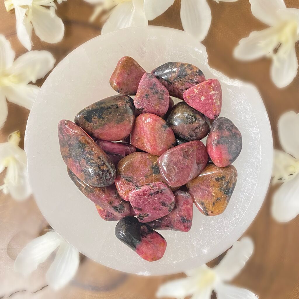 Rhodonite-crystal-tumble-stone