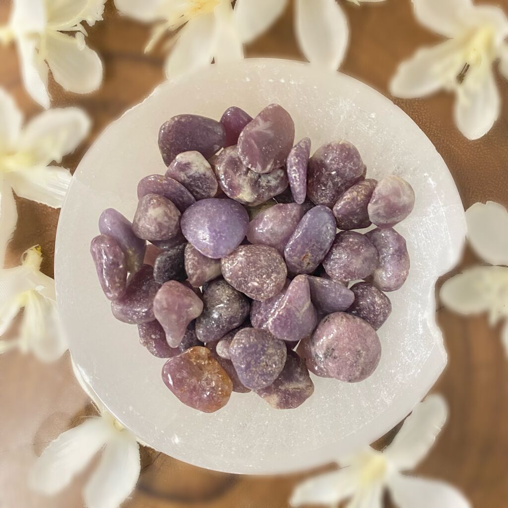 Lepidolite-tumble-stone