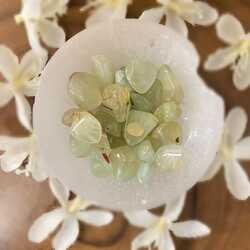 Prehnite-tumble-stone