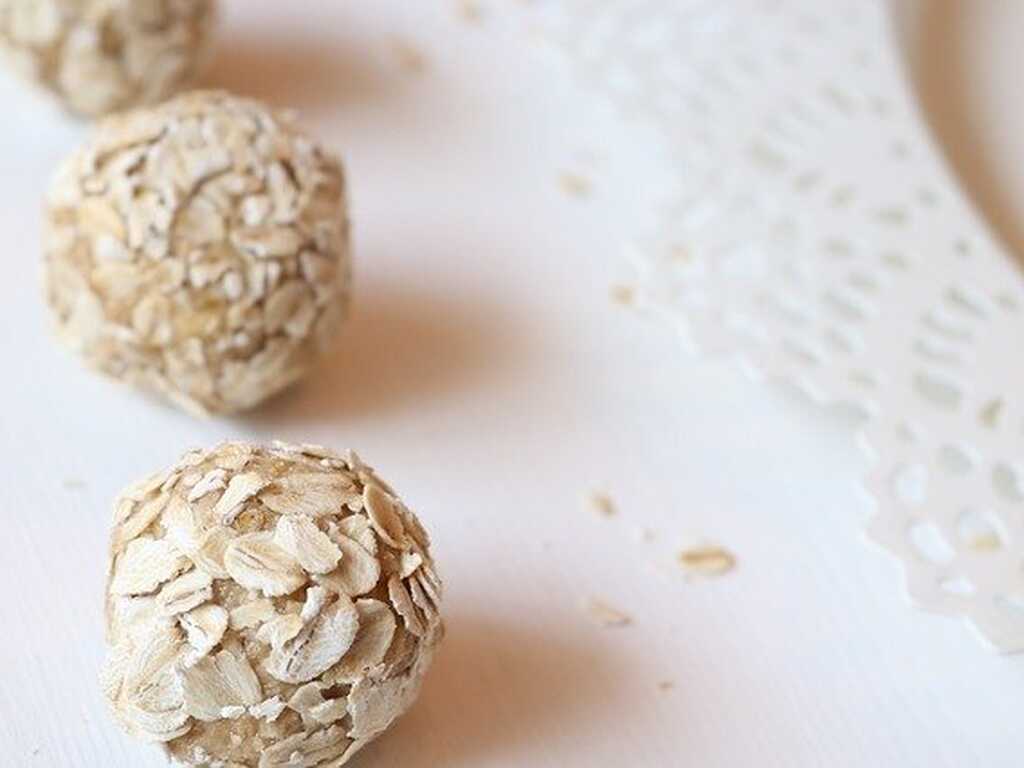 Oat breakfast balls