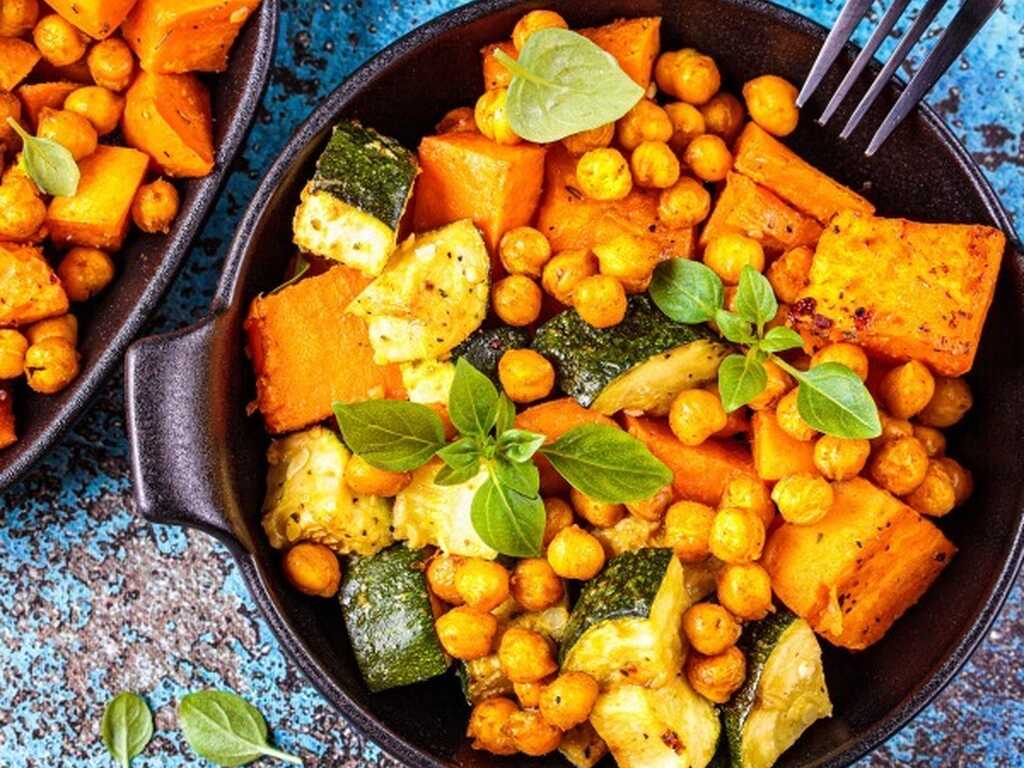Roasted chickpeas with sweet potatoe and courgetter 1