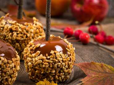 Spooky Date Syrup Toffee Apples