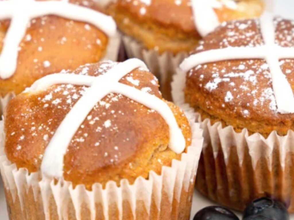 Healty easter hot cross buns 1